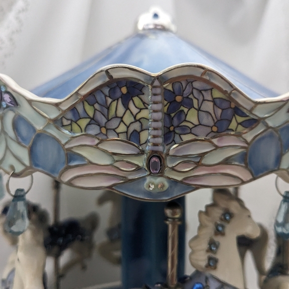 Dream Dancers illuminated Musical Carousel Ardleigh-Elliott 74469 signed as is - Picture 8 of 12